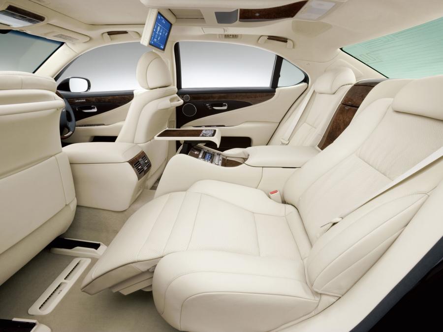  Lexus LS600h L 2007 года  (JP) (фото 5 из 10)